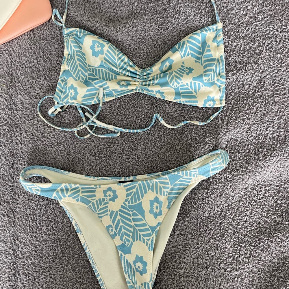 Triangl blue and white bikini